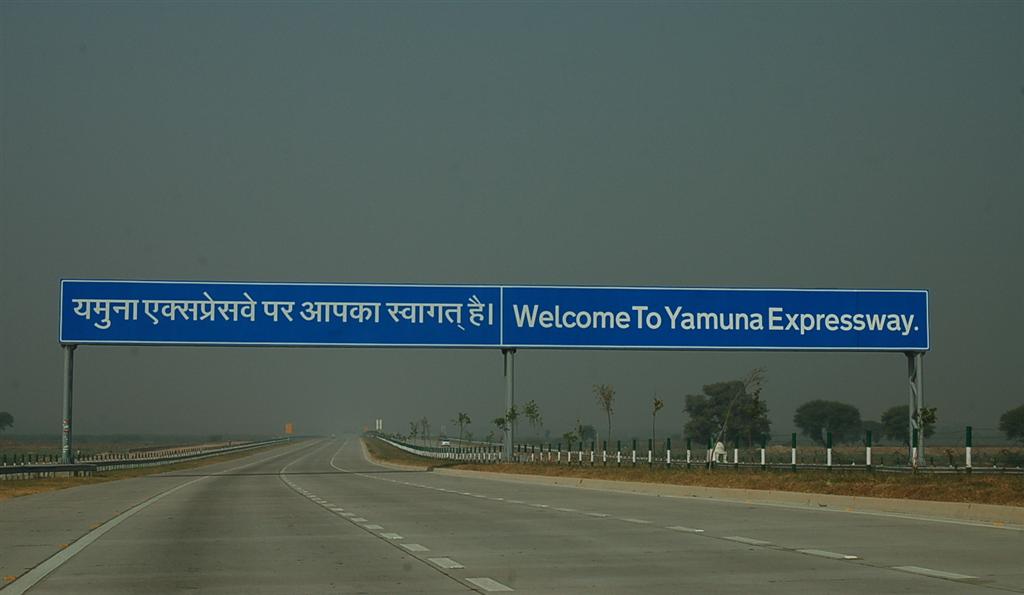 Ensuring a Safe Journey on Yamuna Expressway: Tips for Tire Care and Safe Driving